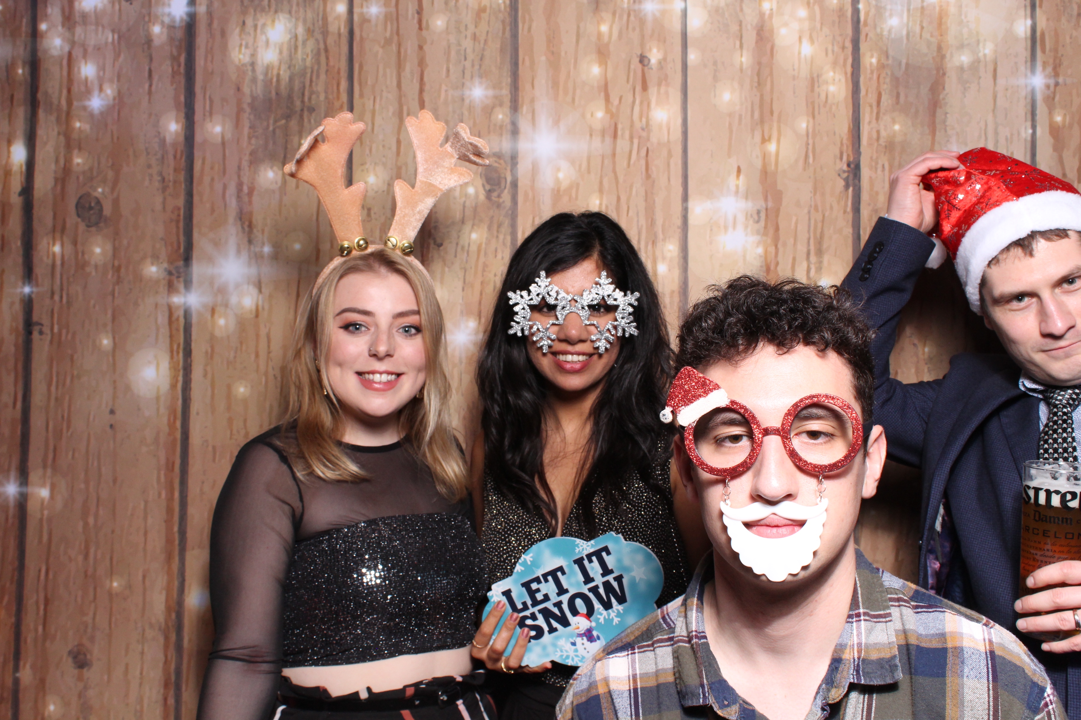 Tes Christmas party  | View more photos from the event at gallery.magicimages.uk/u/MagicImages/Tes-Christmas-party